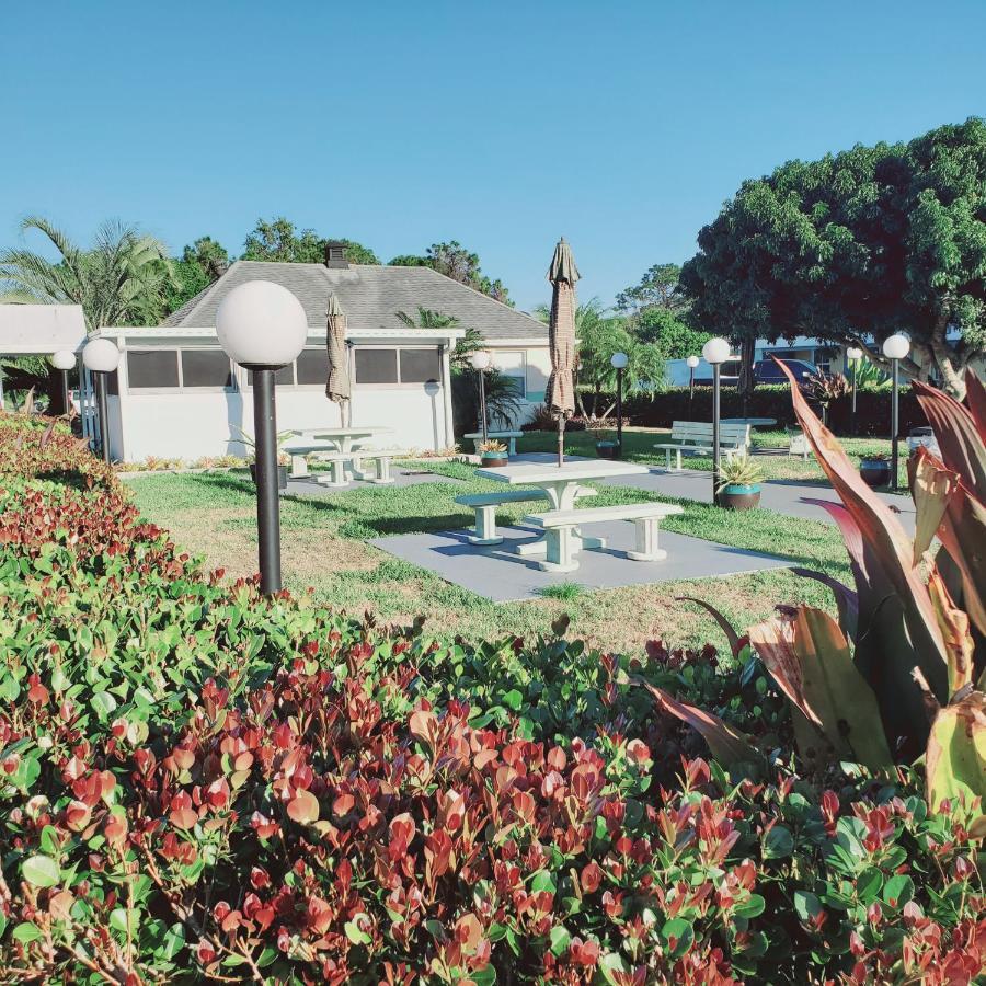 Tropical Palm Motel นอร์ทฟอร์ทไมเออร์ส ภายนอก รูปภาพ