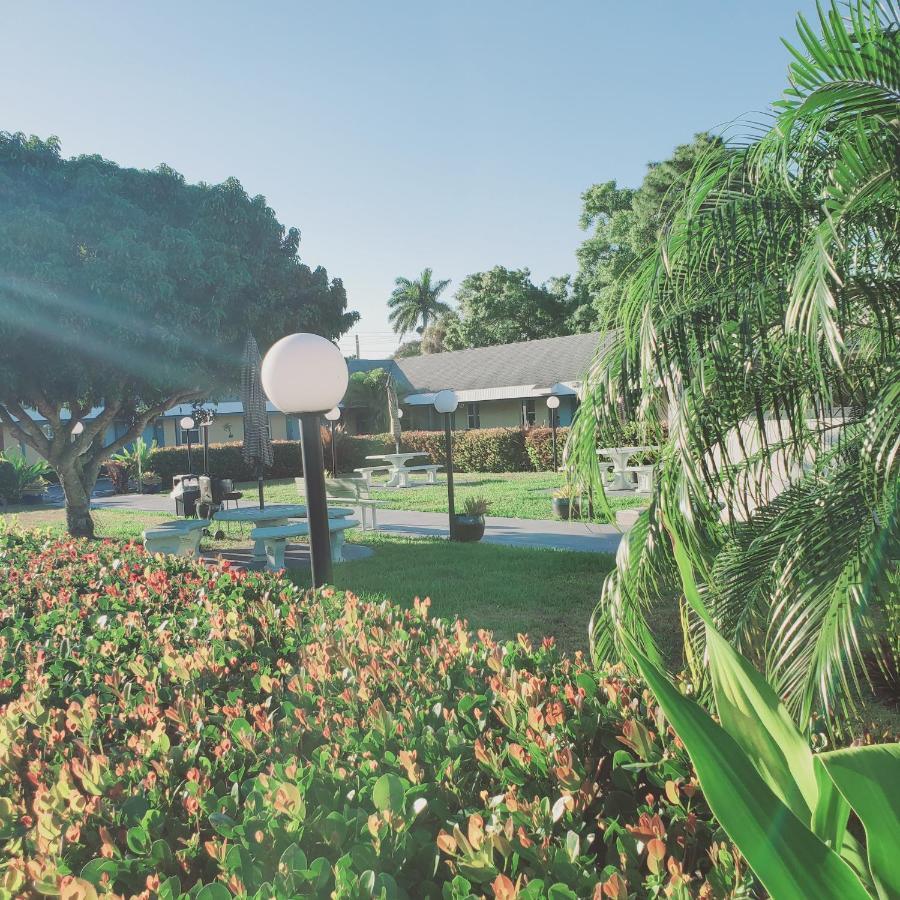Tropical Palm Motel นอร์ทฟอร์ทไมเออร์ส ภายนอก รูปภาพ